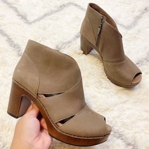 Dansko Delphina Booties Gray Open Toe Chunky Heels Shoes size 38 or 8
